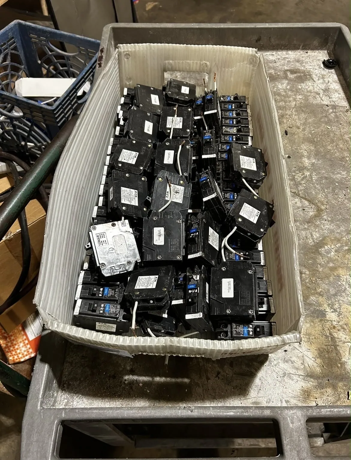 Electrical circuit breakers available from Yoanis Surprlus